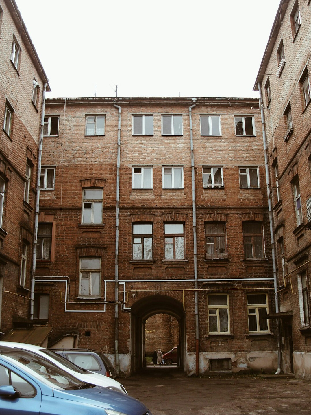 polish apartment courtyard